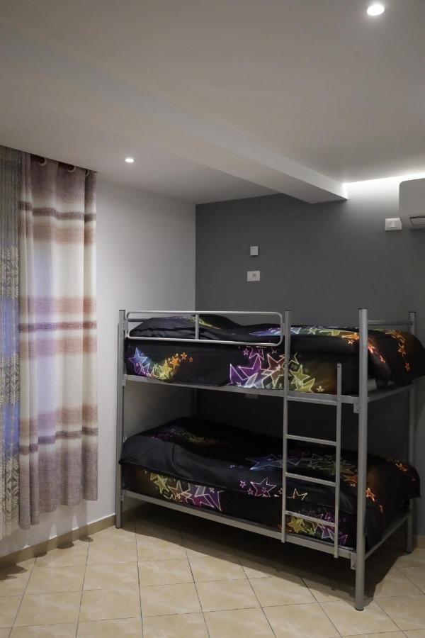 Sonche Hostel Τίρανα Εξωτερικό φωτογραφία